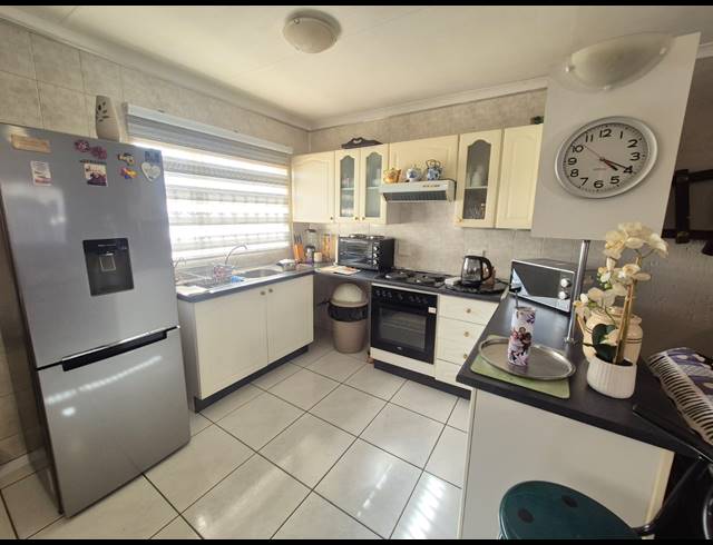 3 BEDROOM HOUSE FOR SALE IN VANDERBIJLPARK SE 3